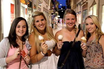 girls with ice cream